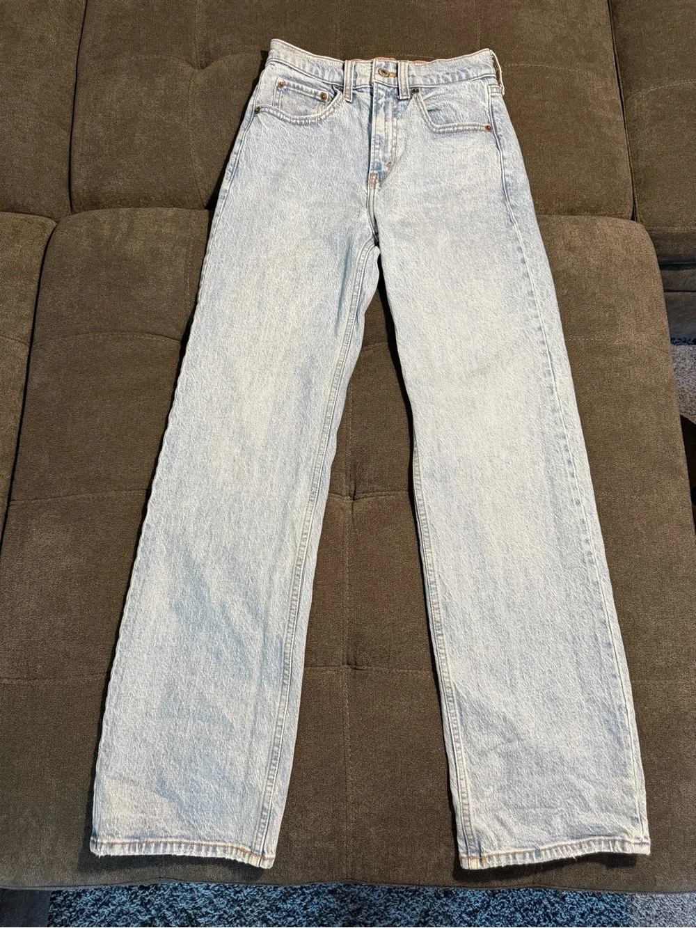 Abercrombie & Fitch High Rise 90’s Relaxed Light Wash Blue Denim Jeans